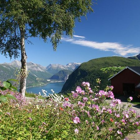 Hesthaug Gard Apartment Eidsdal Exterior photo