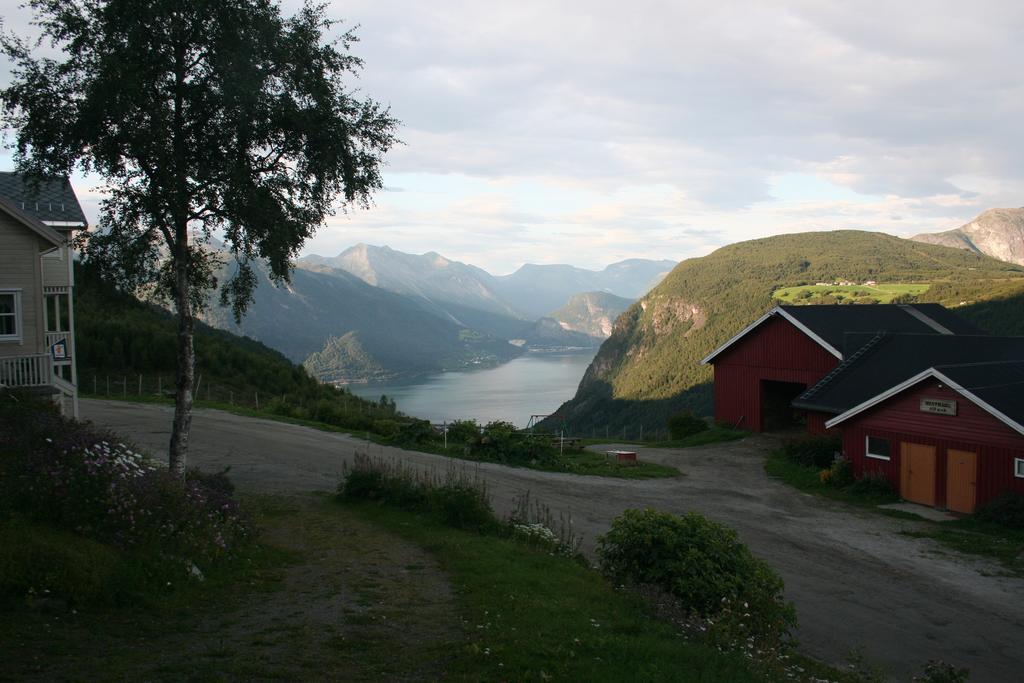 Hesthaug Gard Apartment Eidsdal Exterior photo