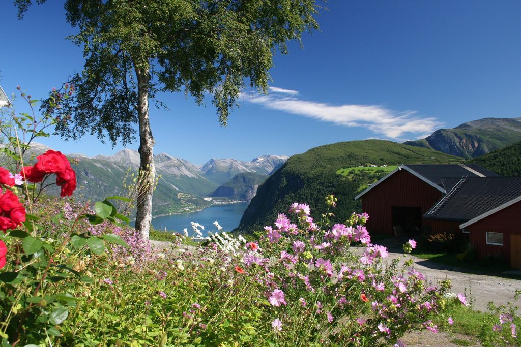 Hesthaug Gard Apartment Eidsdal Exterior photo
