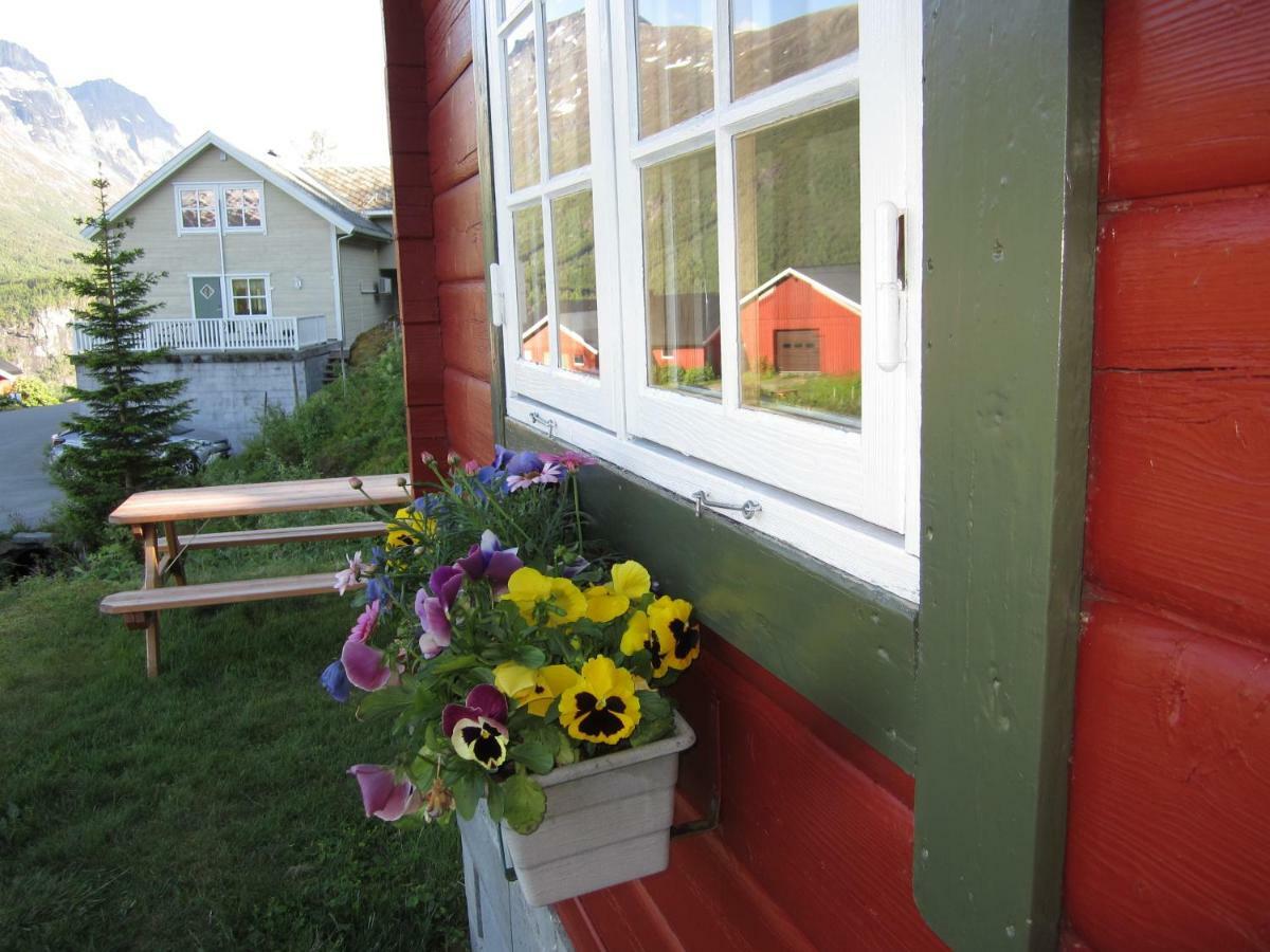 Hesthaug Gard Apartment Eidsdal Exterior photo